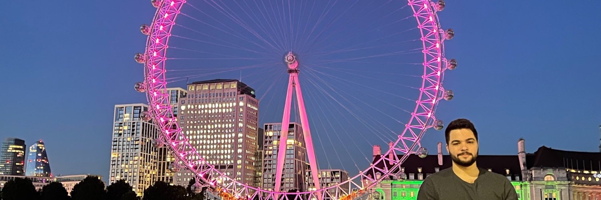 Felipe Cardozo in front of the London Eye